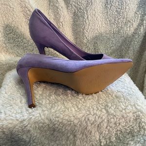 NWOT size 9, lavender purple, 4in heel